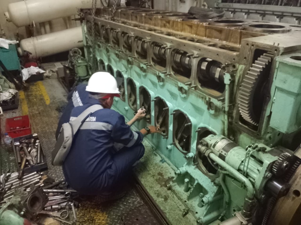Pemeriksaan Blok Cylinder Mesin Kapal LIMIN VENTURE
